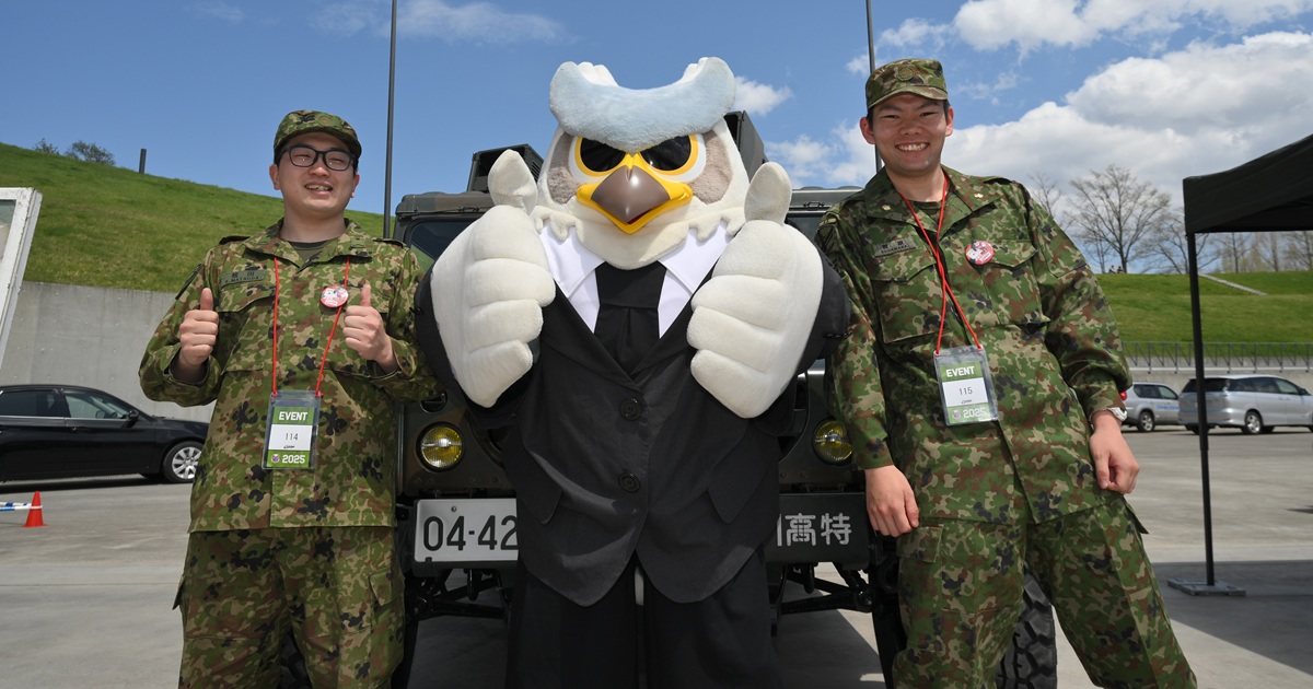 【自衛隊「演奏」＆「展示ブース」】