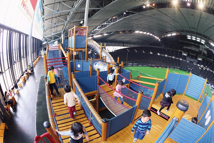 【キッズパーク】<br />
大和ハウス プレミストドーム<br />
屋内3階スペースにある、<br />
巨大な遊びの空間！